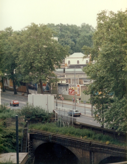 Cromwell Road with view of Gloucester road station 30 jun 85 -25